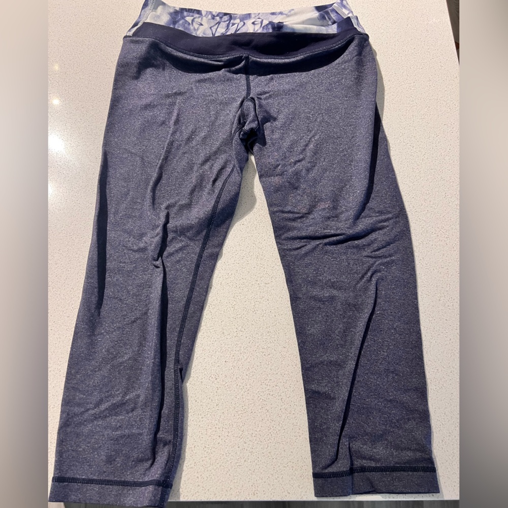 Blue/grey cropped lululemon leggings